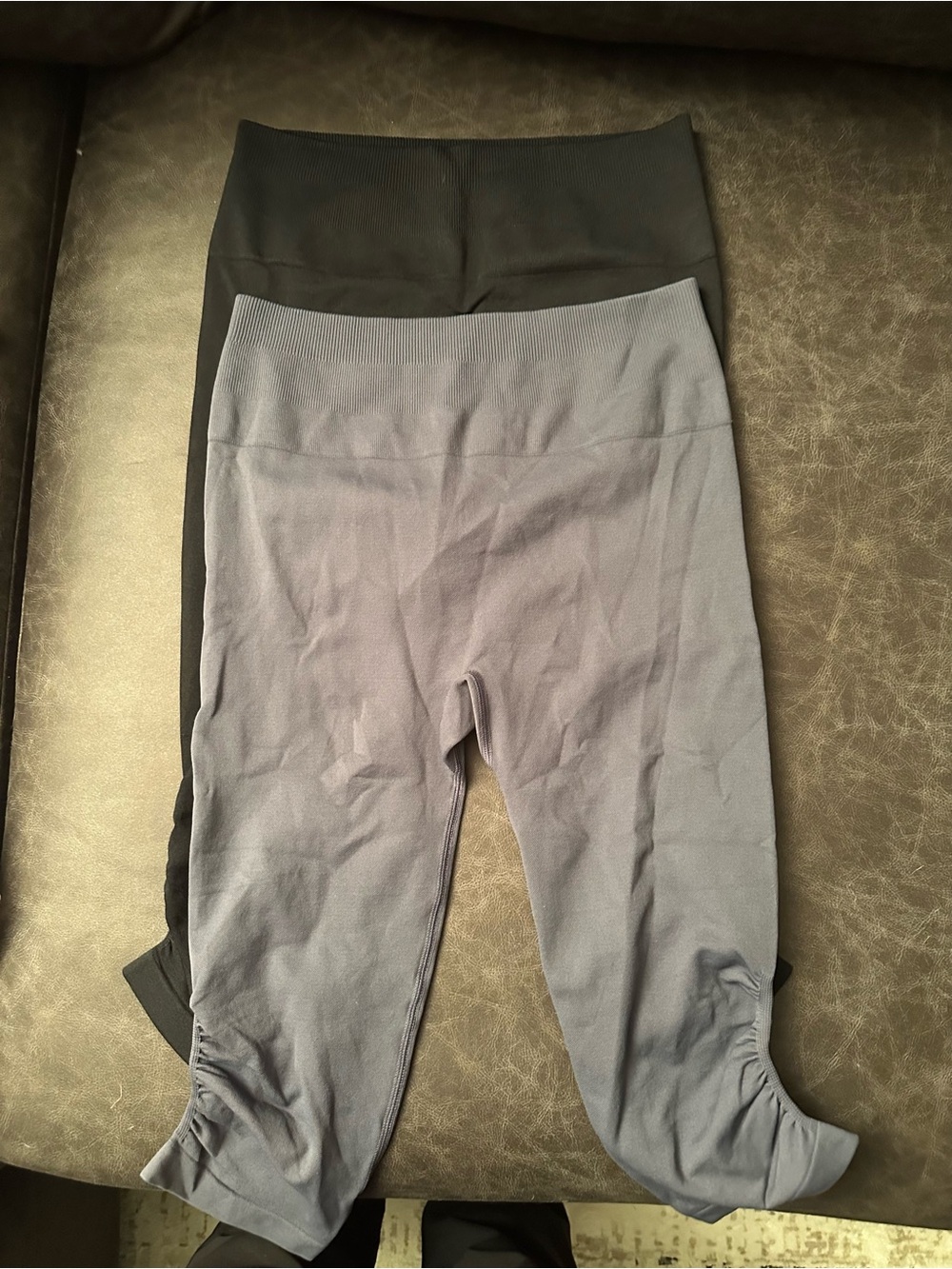 HALARA Kids Ruched-Hem Leggings in Gray and Black